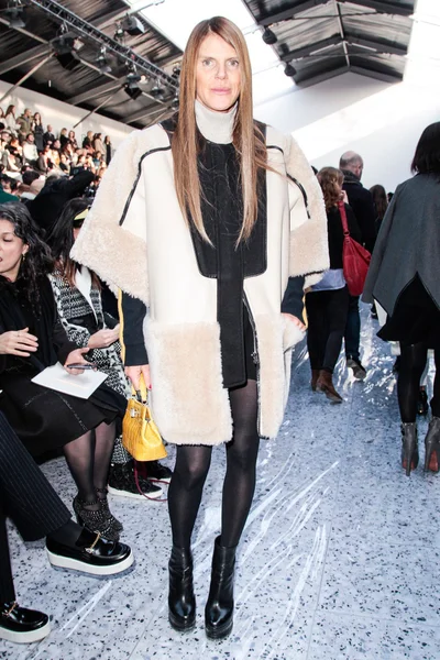 Look 10